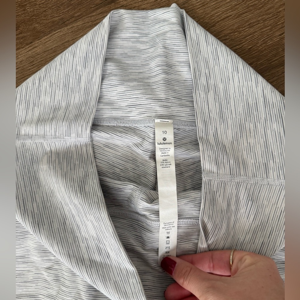 Lululemon white/ grey align leggings - Picture 3 of 4